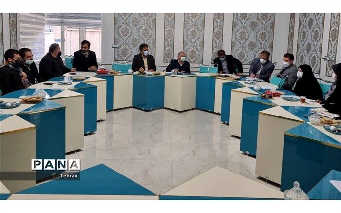 برگزاری دوره‌های ضمن خدمت فرهنگیان به‌منظور تربیت نیروی انسانی آگاه از اهمیت بالایی برخوردار است