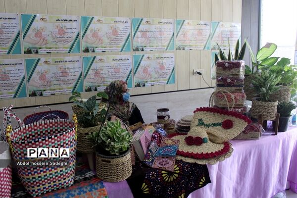 نمایشگاه و فروشگاه صنایع دستی در کانون فرهنگی تربیتی کوثر بوشهر