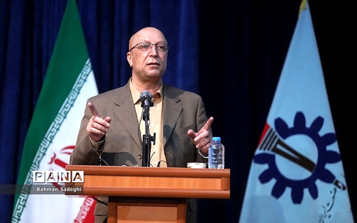 وزیر علوم: رشته‌های مختلف بین وزارتخانه‌ها نباید از هم جدا باشند