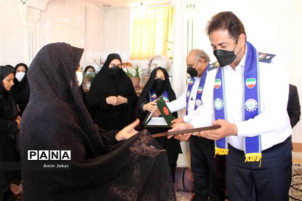 تقدیر مدیر سازمان دانش‌آموزی استان فارس از خانواده دانش آموز پیشتاز مرحومه مهسا هاشمی بالاشهری