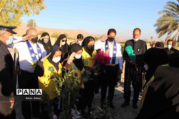 تقدیر مدیر سازمان دانش‌آموزی استان فارس از خانواده دانش آموز پیشتاز مرحومه مهسا هاشمی بالاشهری