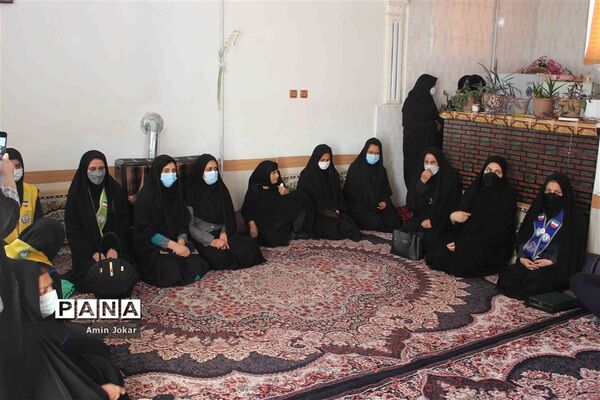تقدیر مدیر سازمان دانش‌آموزی استان فارس از خانواده دانش آموز پیشتاز مرحومه مهسا هاشمی بالاشهری