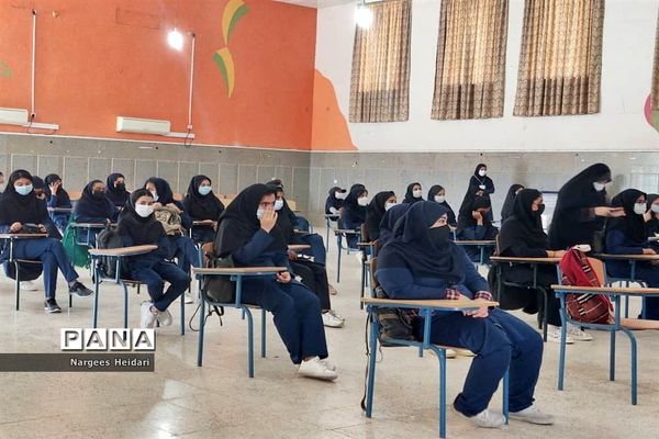 برگزاری نمادین بیست و چهارمین دوره انتخابات شورای دانش‌آموزی شهرستان امیدیه