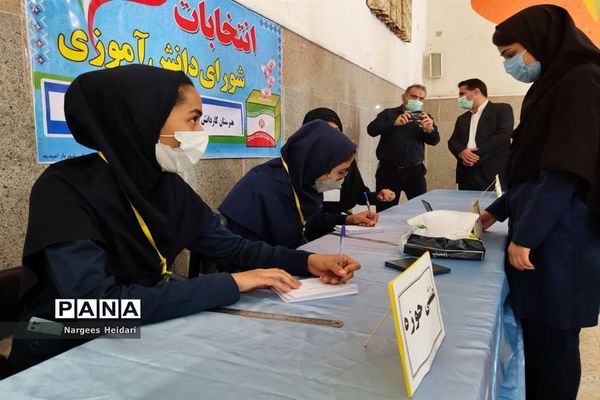 برگزاری نمادین بیست و چهارمین دوره انتخابات شورای دانش‌آموزی شهرستان امیدیه