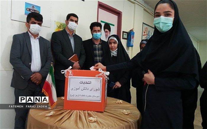 حضور پرشور دانش‌آموزان فشافویه پای صندوق‌های انتخابات شورای‌ دانش‌آموزی