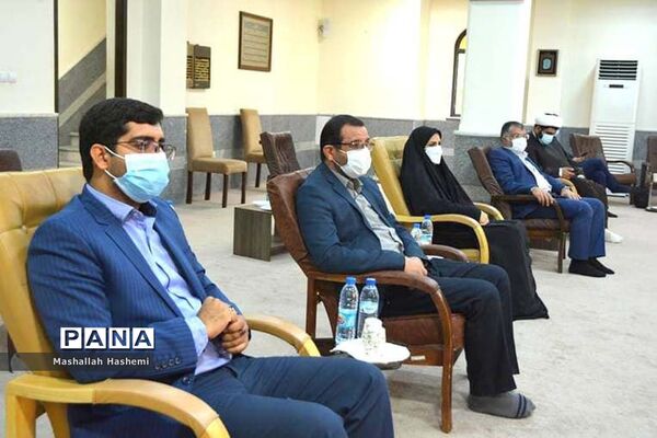 دیدار کارکنان معاونت پرورشی و فرهنگی اداره آموزش و پرورش استان بوشهر با آیت الله صفایی بوشهری