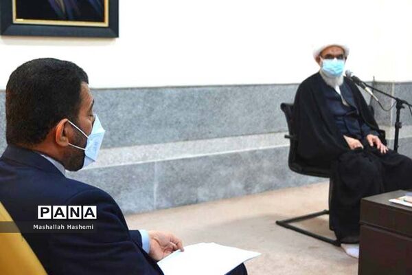 دیدار کارکنان معاونت پرورشی و فرهنگی اداره آموزش و پرورش استان بوشهر با آیت الله صفایی بوشهری