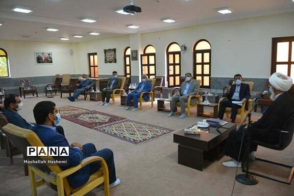دیدار کارکنان معاونت پرورشی و فرهنگی اداره آموزش و پرورش استان بوشهر با آیت الله صفایی بوشهری