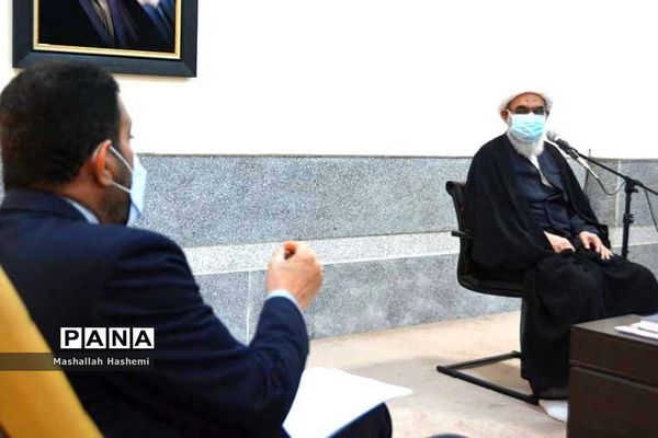 دیدار کارکنان معاونت پرورشی و فرهنگی اداره آموزش و پرورش استان بوشهر با آیت الله صفایی بوشهری