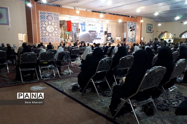 تجلیل از خانواده شهدای دانش‌آموز شهرستان پیشوا