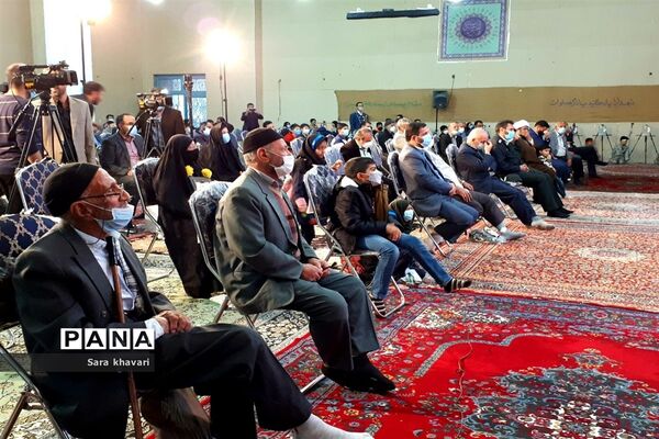 تجلیل از خانواده شهدای دانش‌آموز شهرستان پیشوا