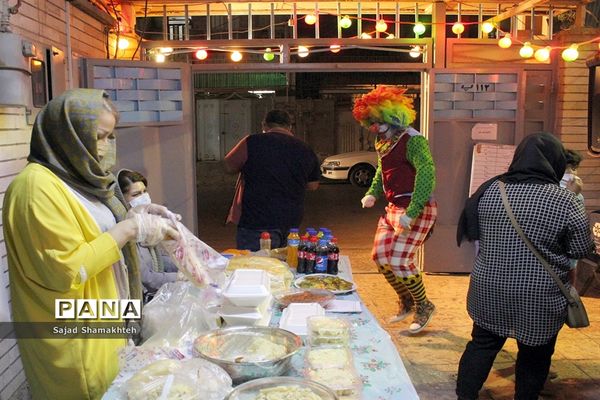 برپایی جشنواره خیریه غذا برای کودکان کار در اهواز