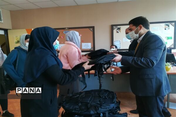تجلیل از دانش‌آموزان دبیرستان شهید خشکباری شهرستان قدس