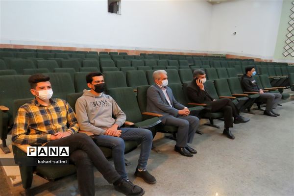 مراسم تجلیل از برترین های کنکور سراسری دبیرستان معلم شاهین دژ برگزار شد