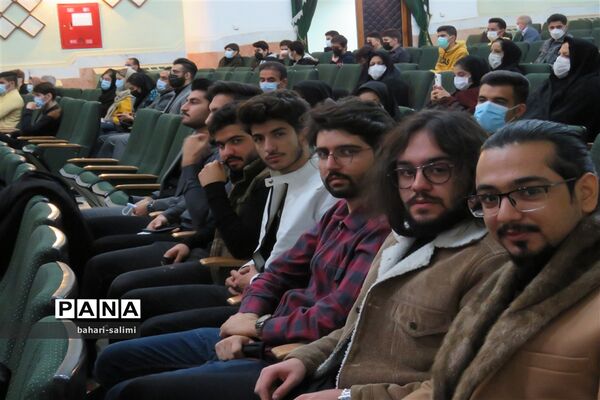 مراسم تجلیل از برترین های کنکور سراسری دبیرستان معلم شاهین دژ برگزار شد