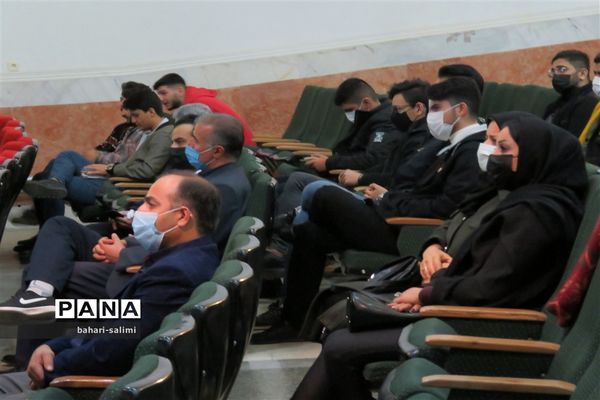 مراسم تجلیل از برترین های کنکور سراسری دبیرستان معلم شاهین دژ برگزار شد