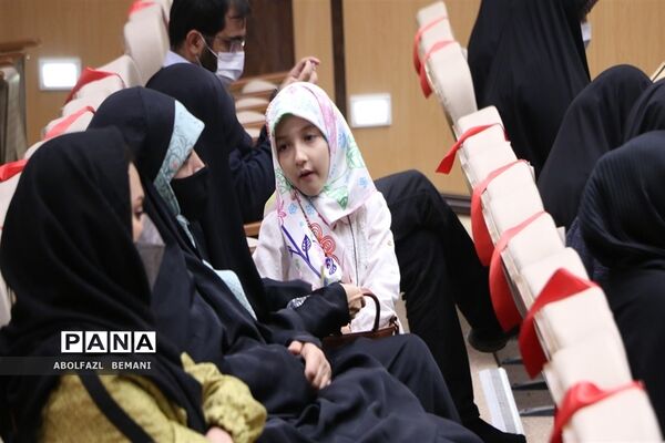 تجلیل از برگزیدگان جشنواره فانوس در قم