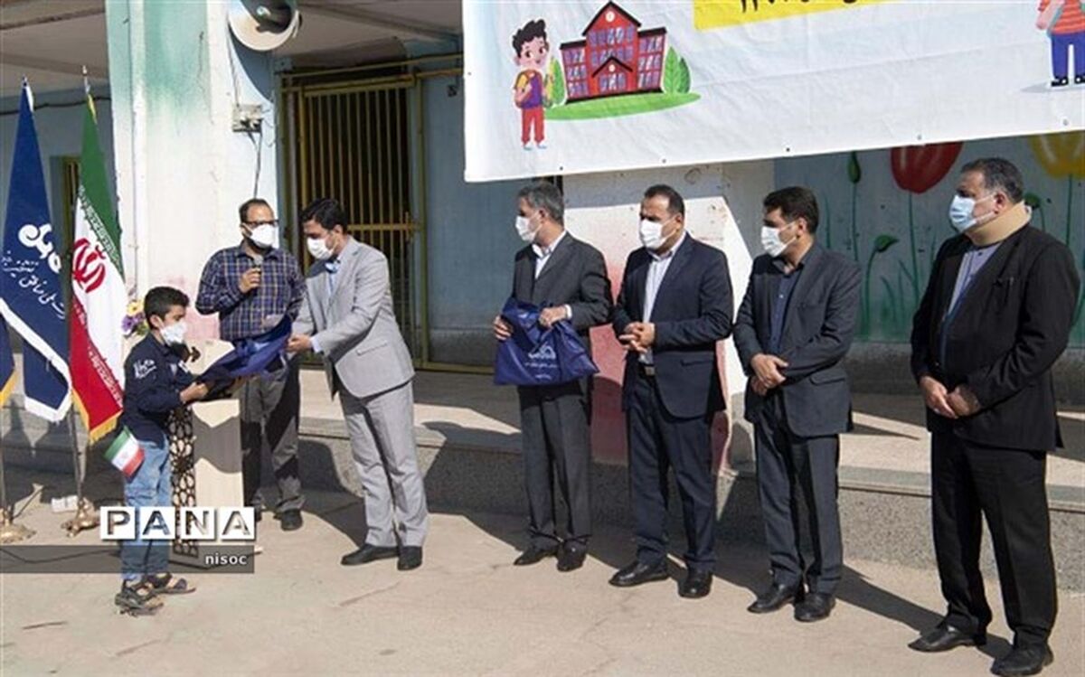 اهدای 10 هزار بسته نوشت‌افزار از سوی مناطق نفت‌خیز جنوب
