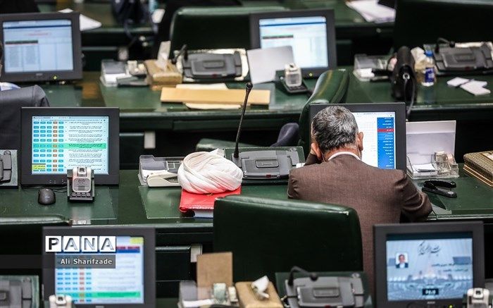 تذکر ۳۵ نماینده به دولت درباره انتصابات فامیلی