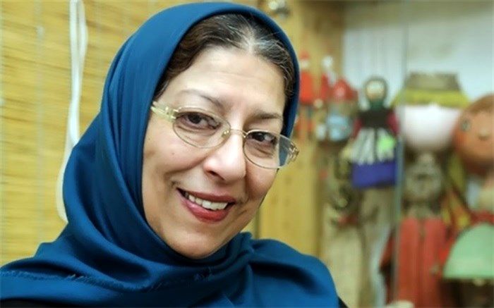 هنگامه مفید چراغ اجرای سیاه بازی «رختشورشاه»  را روشن می کند