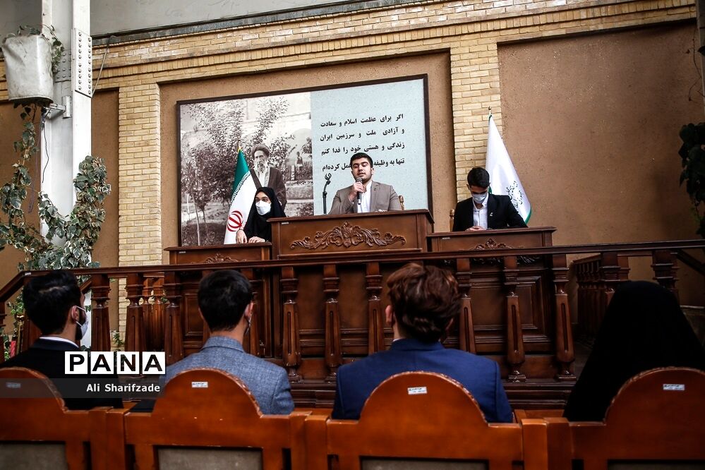 بازدید اعضا مجلس دانش آموزی از موزه مدرس