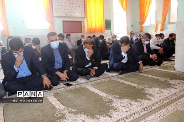 نماز جماعت ظهر و عصر در اداره  کل آموزش و پرورش استان بوشهر