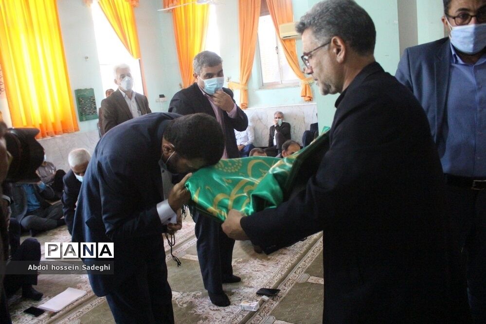 نماز جماعت ظهر و عصر در اداره  کل آموزش و پرورش استان بوشهر