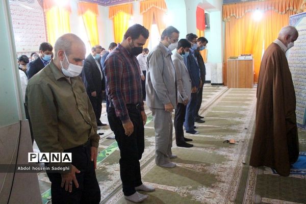 نماز جماعت ظهر و عصر در اداره  کل آموزش و پرورش استان بوشهر