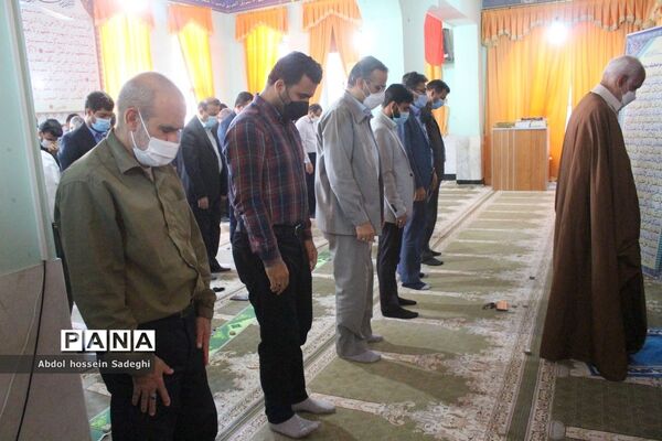 نماز جماعت ظهر و عصر در اداره  کل آموزش و پرورش استان بوشهر