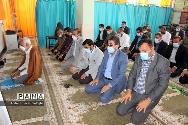 نماز جماعت ظهر و عصر در اداره  کل آموزش و پرورش استان بوشهر