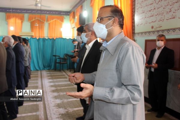 نماز جماعت ظهر و عصر در اداره  کل آموزش و پرورش استان بوشهر