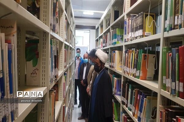 تجلیل از کتابدار کتابخانه عمومی دکتر شکوهی شهرخوسف