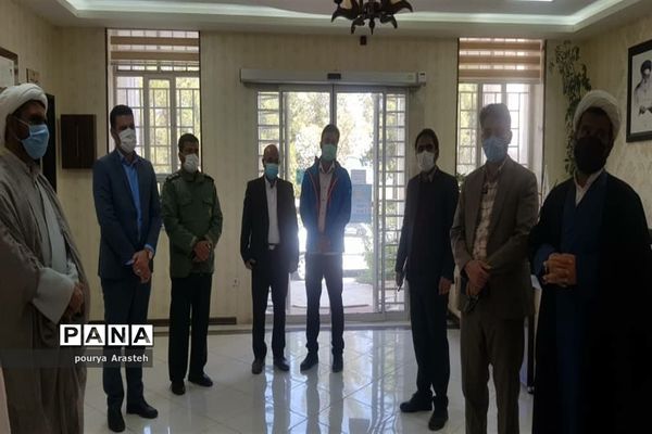 تجلیل از کتابدار کتابخانه عمومی دکتر شکوهی شهرخوسف