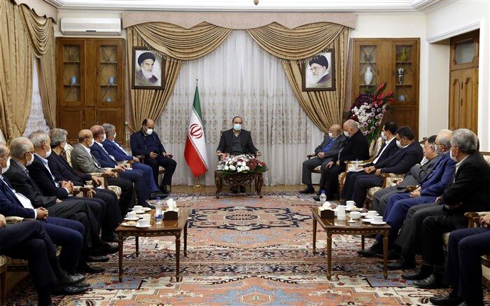 تمام ادارات دولتی وظیفه دارند موانع فعالیت بخش خصوصی را برطرف کنند