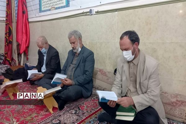 توزیع کتاب به دانش آموزان و بسیجیان محله کیانشهر منطقه ۱۵ به مناسبت هفته کتاب و کتابخوانی