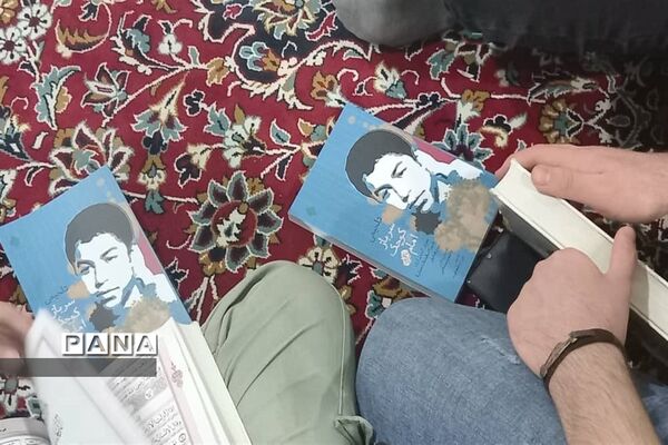 توزیع کتاب به دانش آموزان و بسیجیان محله کیانشهر منطقه ۱۵ به مناسبت هفته کتاب و کتابخوانی