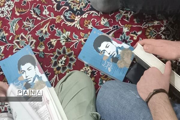 توزیع کتاب به دانش آموزان و بسیجیان محله کیانشهر منطقه ۱۵ به مناسبت هفته کتاب و کتابخوانی