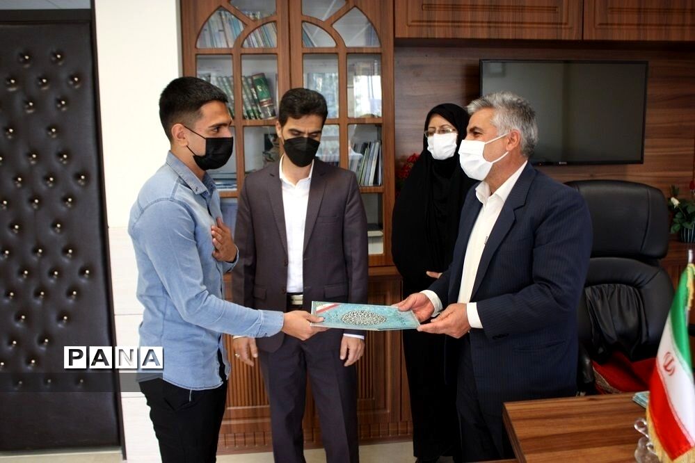 برگزاری مراسم اختتامیه مجلس دانش‌آموزی ابرکوه