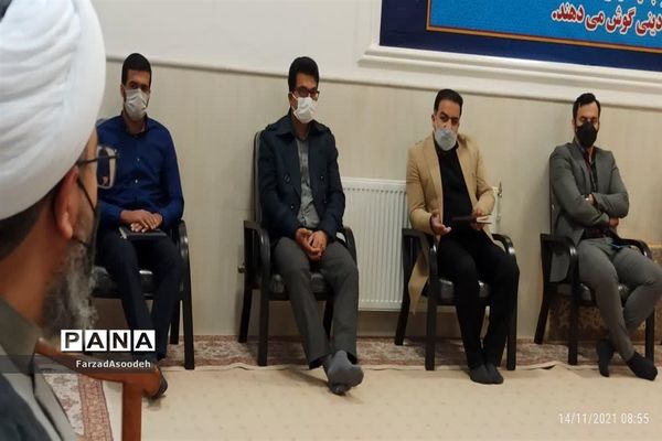 برگزاری جلسه هیئت فوتبال کاشمر در دفتر دفتر امام جمعه