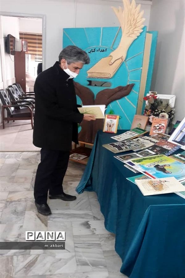 برپایی نمایشگاه کتاب به مناسبت نکوداشت هفته کتاب و کتاب خوانی