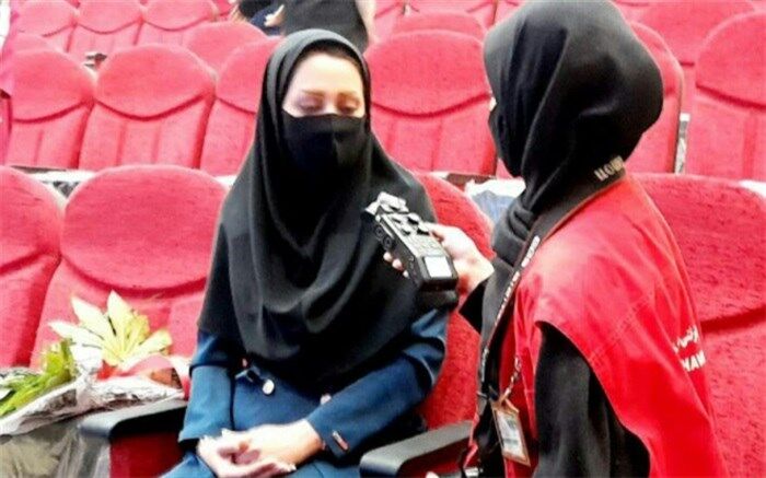 نویسنده، ناجی و نجات دهنده زمین است