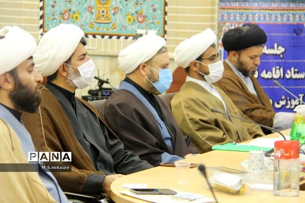 برگزاری نشست همکاریهای حوزه و آموزش و پرورش در شهرکرد