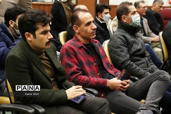 نشست رونمایی از مجموعه شعر کاغذ پران