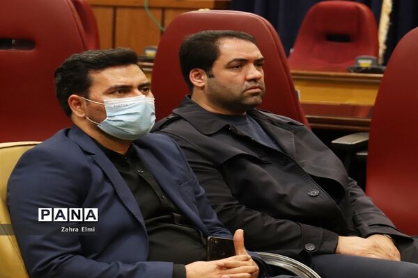 نشست رونمایی از مجموعه شعر کاغذ پران