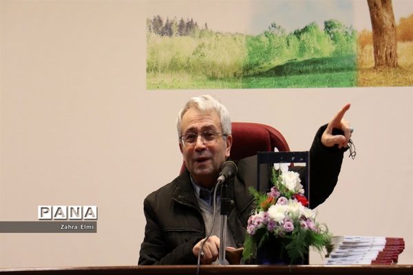 نشست رونمایی از مجموعه شعر کاغذ پران