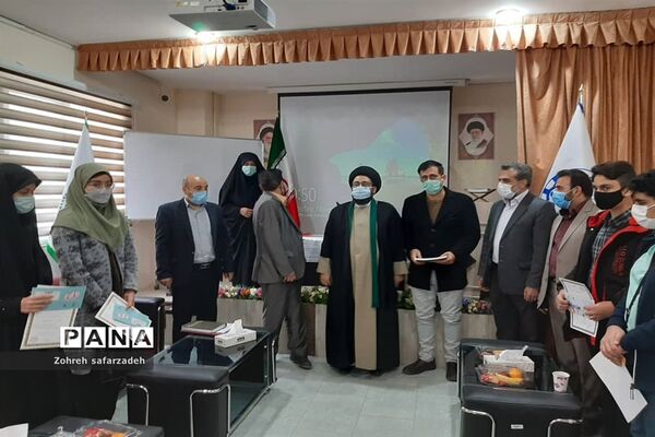 تقدیر از برگزیدگان  قرآنی در رودهن