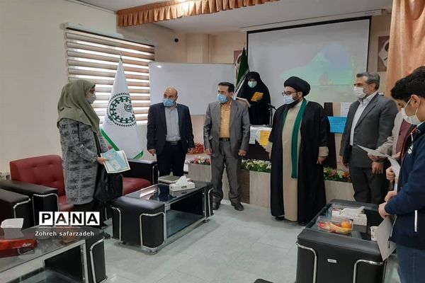 تقدیر از برگزیدگان  قرآنی در رودهن