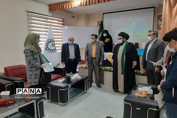 تقدیر از برگزیدگان  قرآنی در رودهن