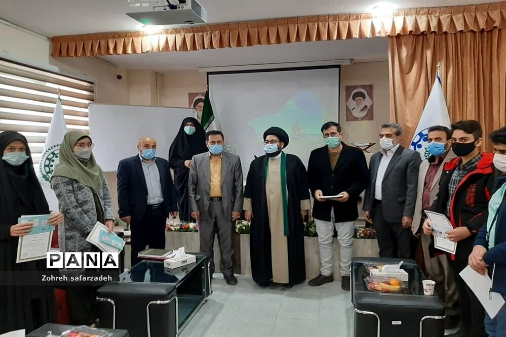 تقدیر از برگزیدگان  قرآنی در رودهن