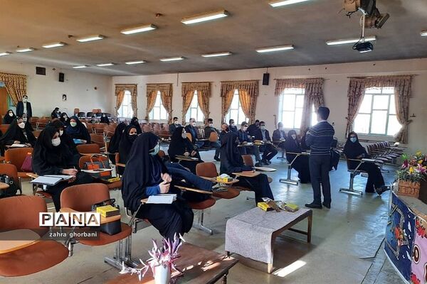 جلسه آموزشی مدیران مجری طرح توانمند‌سازی در دماوند